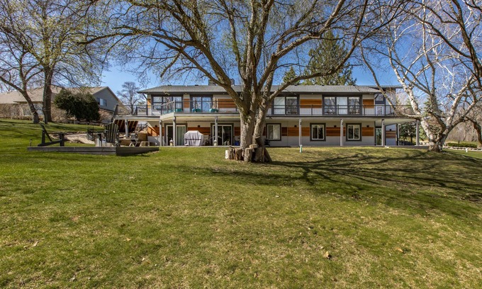 Rochester House | Gates Dr-Stylish and spacious house Near Mayo in Rochester best Neighborhood