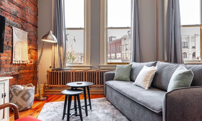 Stratford Apartment | Gateway Inn: Cora's Loft