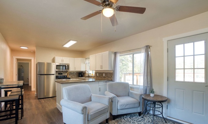 Kila House | "Gateway to the Woods" Ground level unit w/ large deck nestled in the trees