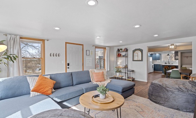 Wisconsin Dells Villa | Gather the Fam! Close to everything, Home Theater, 2 Kitchens, 2 Living Rooms!