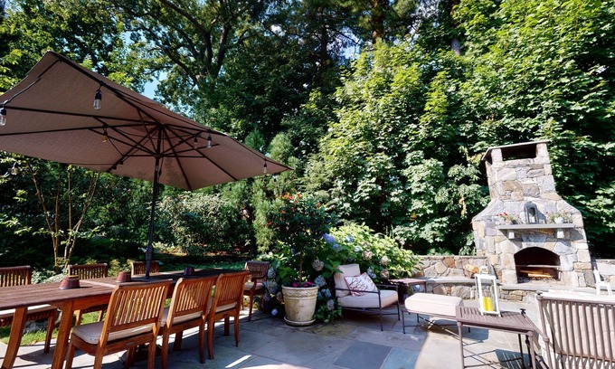 Rye House | Gather the Family - Resort Style Retreat w/private Pool & Beach/Boating access