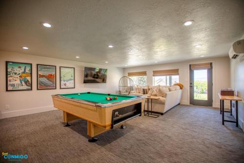 Lakeview House | Gathering Place Hot Tub Game rooms