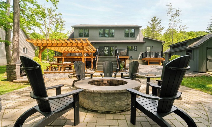Oakland House | Gathering Place: Lakefront w. boat slip | Dog friendly | Hot tub | Fire pit