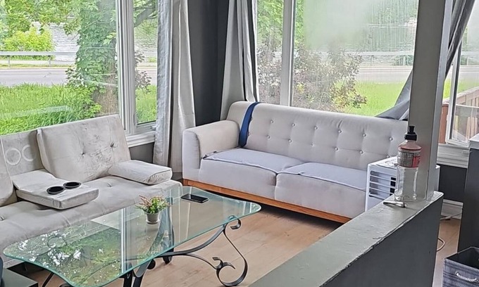 Gatineau Villa | Gatineau Water Front Vacation Home 3 Bedroom 1.5 bathroom across Ottawa