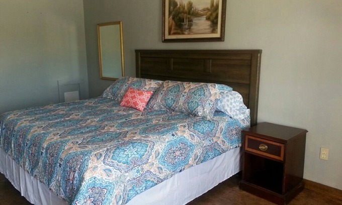 La Rose Hotel | Gators Inn