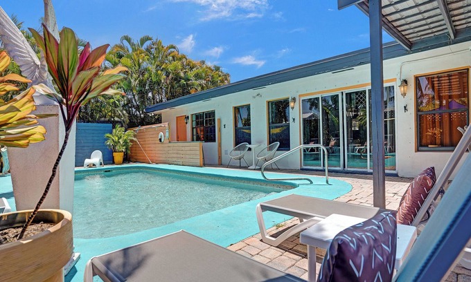 North Corals House | GAY mens heated pool guesthouse/clothing optional w/game room 10min from Wilton