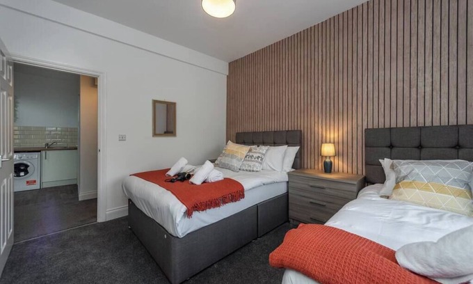 Neath Apartment | Fully Equipped Kitchen, Double room