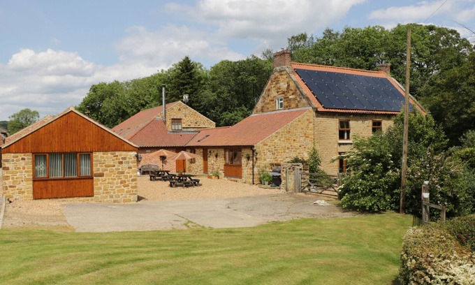 Thirsk Cottage | KITCHEN COTTAGE, romantic, with a garden in Thirsk