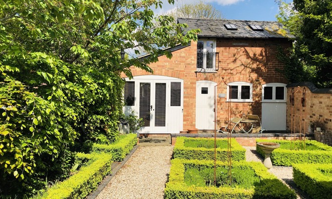 Tiddington Cottage | Luxury Coach House, Stratford-upon-Avon, Cotswolds.
