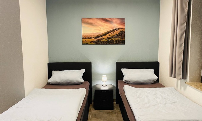 Stadtoldendorf Apartment | Gemütlich Eingerichtete Ferienwohnung Wehner mit Garten und Spielecke