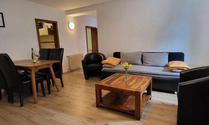 Obereisenheim Apartment | Gemütlich eingerichtete Ferienwohnung mit zwei getrennten Schlafzimmern