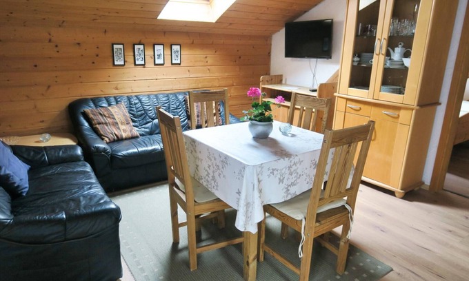 Schoenberg Apartment | Gemütliche 50qm Ferienwohnung mit Terrasse, Haustiere sind erlaubt