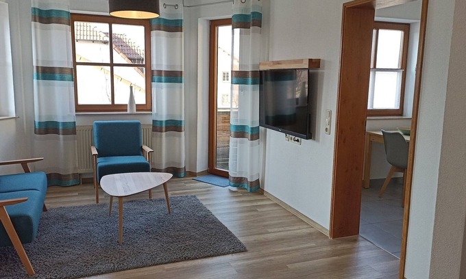 Nordheim a. Main Apartment | Gemütliche 50qm Ferienwohnung mit Balkon, kostenloses Parken und WLAN, Frühstücksbuffet, voll ausgestattete Küche