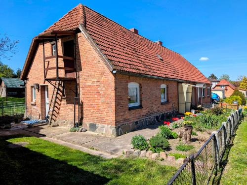 Lelkendorf House | Gemütliche Bauernkate für 4 mit Kachelofen