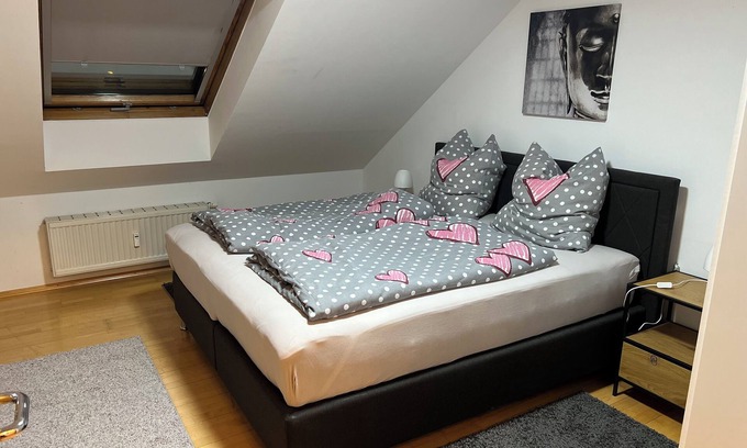 Langerringen Apartment | Gemütliche Dachgeschoss Wohnung