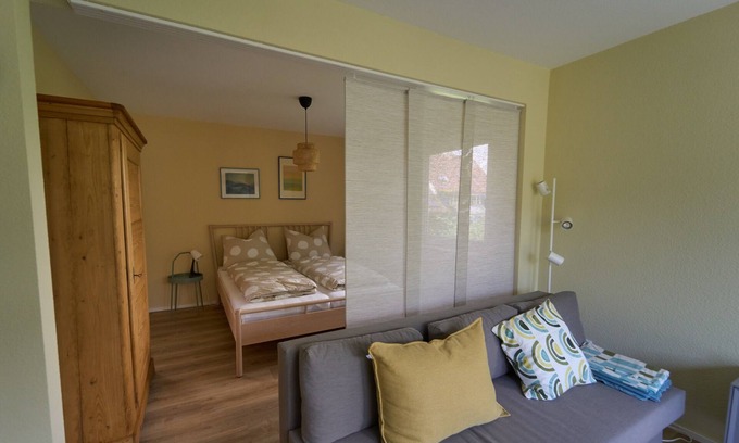 Rottenburg Apartment | Gemütliche Ferienwohnung mit Blick in Garten und Freisitz