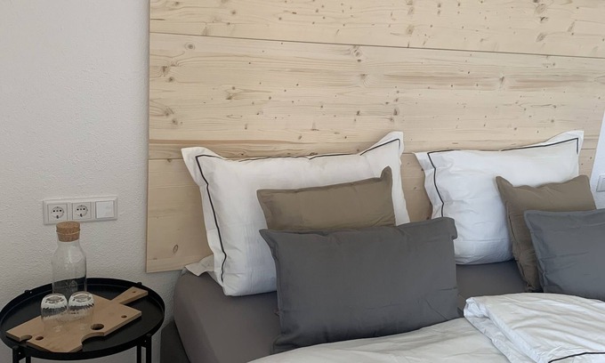 Herbertingen Apartment | Gemütliche Ferienwohnung mit Balkon am Donauradweg