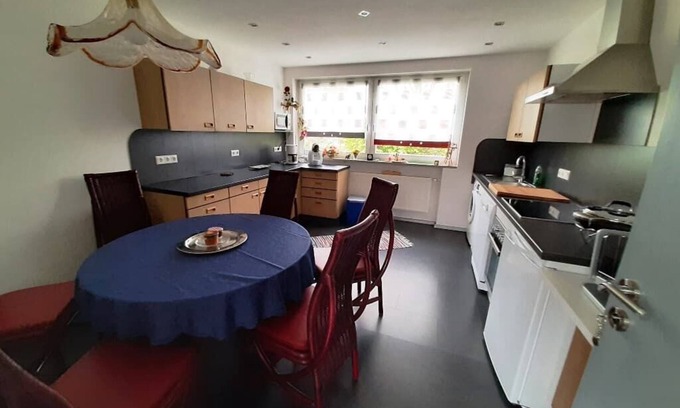 Waldsassen Apartment | Gemütliche Ferienwohung 60qm mit Mehreren Sitzmöglichkeiten im Garten
