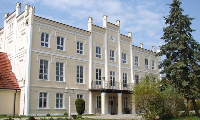 Knorrendorf Apartment | Gemütliche Ferienwohnung für 6 Personen im Schloss Kastorf