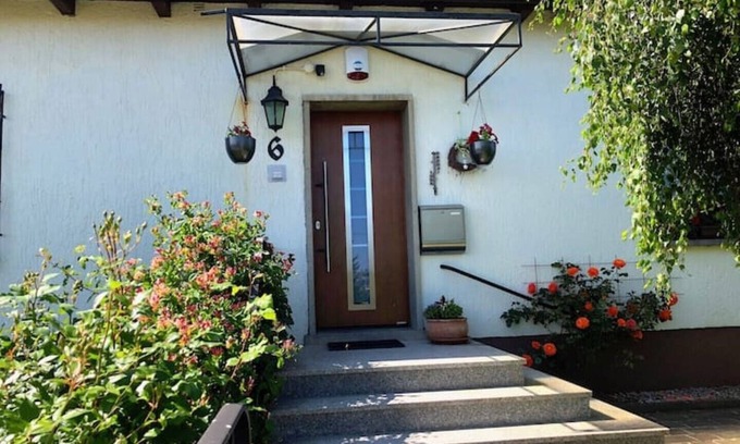 Ilmenau Apartment | Gemütliche Ferienwohnung Elena 80m2, Terrasse, Garten, Parkplatz