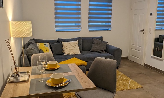 Azmannsdorf Apartment | Gemütliche Ferienwohnung in Ruhiger Lage, Haustierfreundlich!