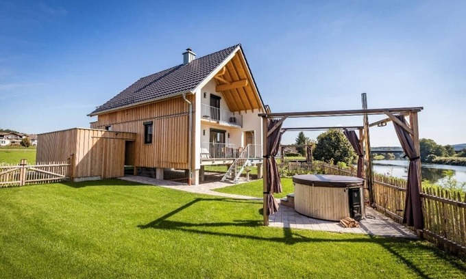 Nittenau Apartment | Gemütliches Chalet am Regen mit eigener Terrasse