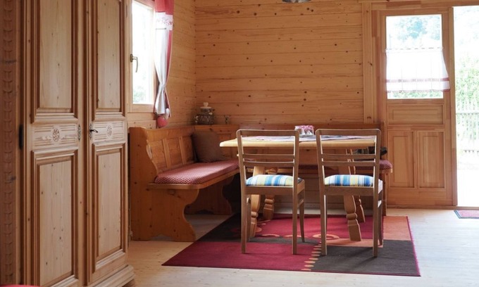 Kelheim Apartment | Gemütliches Holzhaus mit großem Garten und Terrasse