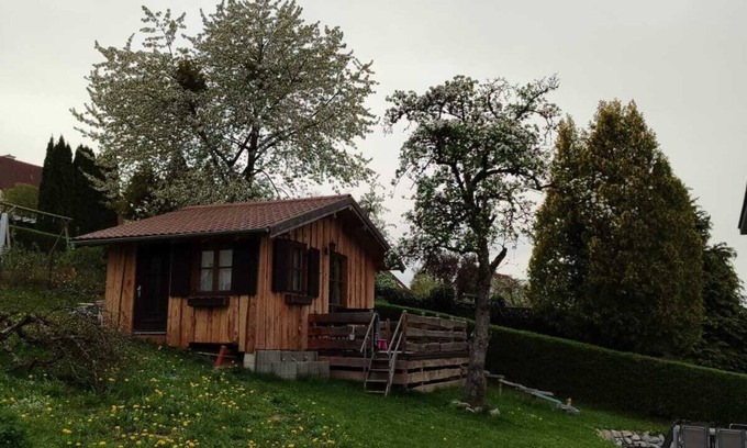 Velden Ski Chalet | Gemütliches und Liebevoll Gestaltetes Tiny House in Großem Grundstück