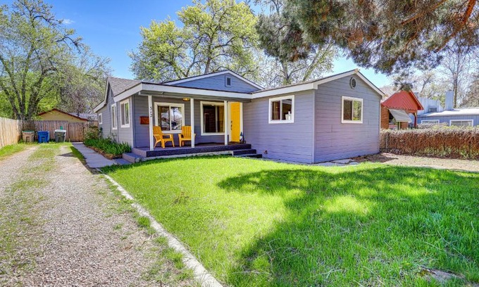 Depot Bench House | Gem and Gem Cottage by the Depot