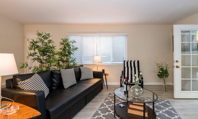 Downtown North Apartment | "Gem “ in Downtown Palo Alto Stanford