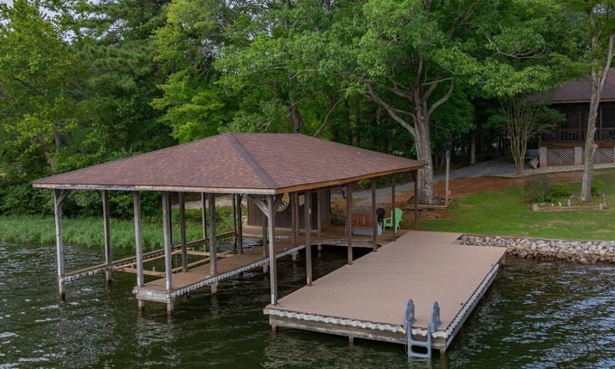 North Shore Acres House | Gem! Lakefront, Firepit, Dock w/Boat Slip, Hot Tub, Kayak
