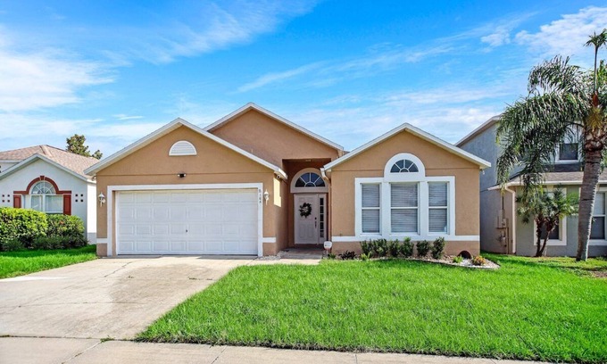Sanford House | Gem of Sanford! Clean, Stylish, Great Location