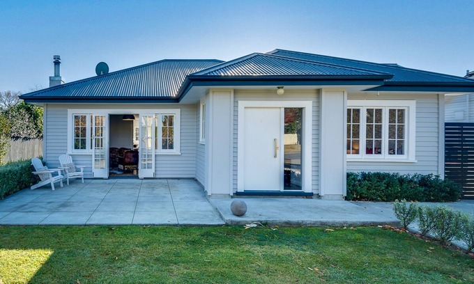 Havelock North House | Gem on Gillean - Havelock North Holiday Home
