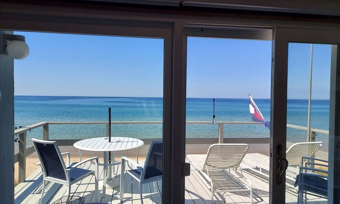 Pentwater House | Gem on Lake Michigan Beachfront - Unsalted/Unstressed/Uncrowded