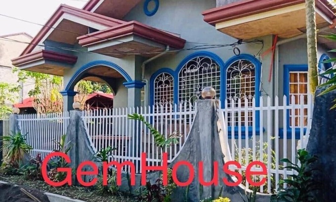 Daet House | GemHouse-12 min to the beach with nearby restaurant , malls & tourist attraction