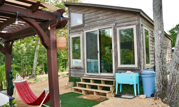 Rogersville House | Gemini a Dreamy waterfront cabin on the bluffs