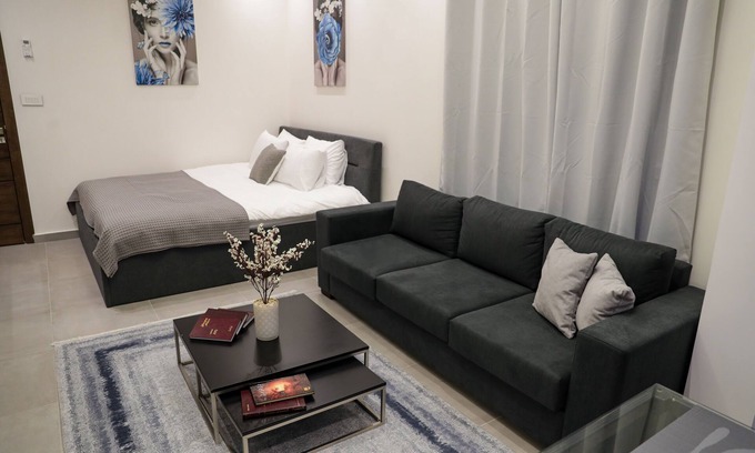 Gemmayzeh Hotel | Gemmayzeh House Blue