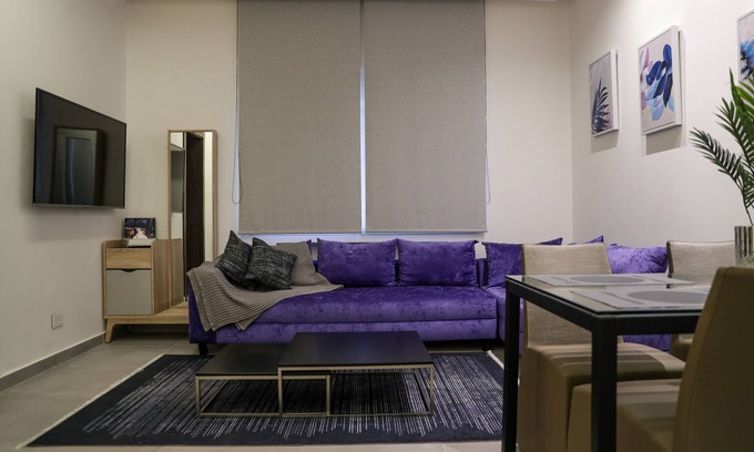 Beirut Central District Hotel | Gemmayzeh House Purple