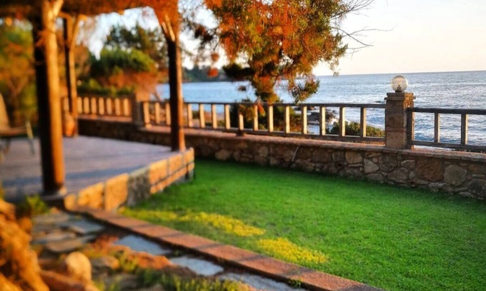 Pyrgos Apartment | Genari Beach Apartments-Apartment with Sea & Garden View