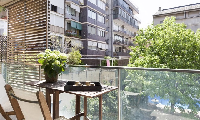 Sant Gervasi Apartment | General Miter Terrace 3 Rooms 6 pax and optional parking - Free WiFi