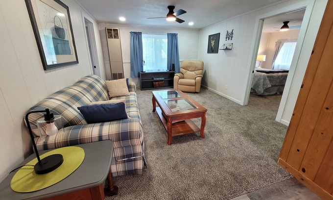 Northeast Apartment | General Store 4 Bedroom Apartment in Cadillac