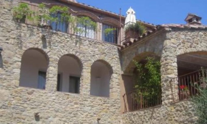 Peratallada Apartment | generous, comfortable roof app. with a dream view