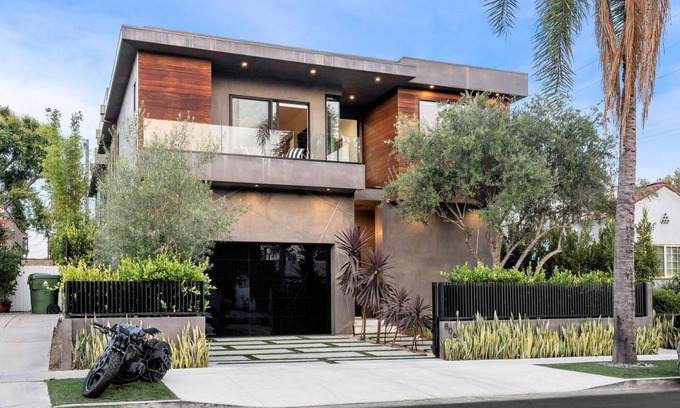 Melrose Villa | Genesee Modern - Luxe Los Angeles Home | West Hollywood | Pool+Spa