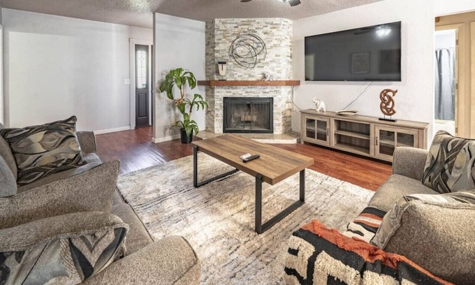Lubbock House | Geneva's House - 3BR/2BA - Close to Everything