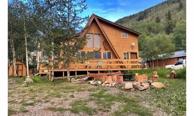 Garfield Cabin | Geno's Groovy Getaway!