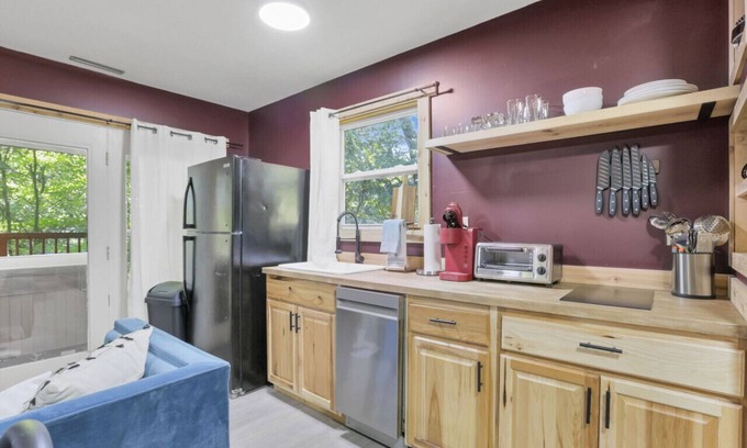 Lancaster Cabin | Gentle Breeze: The Maple: Romantic Secluded Getaway