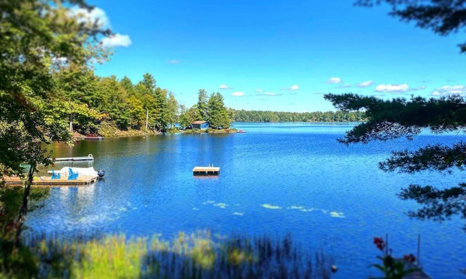 Tay Valley Cottage | Gentle lake breezes and quiet beckon at this cozy lake cottage