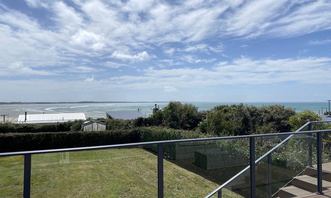 Riverton House | Gentle Waves