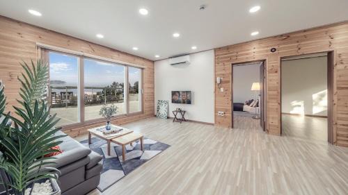 Sibang-ri House | Geojae Amor Family Pension