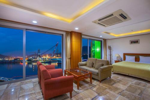 Okpo-dong Hotel | Geoje Island Hotel